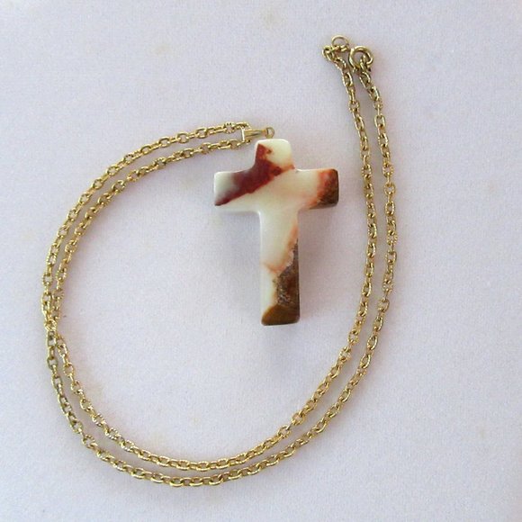 Alabaster or marble cross pendant on 24" gold tone chain - Easter gift - Picture 5 of 6